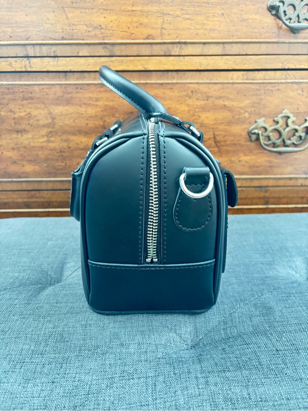 DR. MARTENS TOP HANDLE KIEV LEATHER BLACK SILVER HARDWARE BAG - Picture 4 of 13
